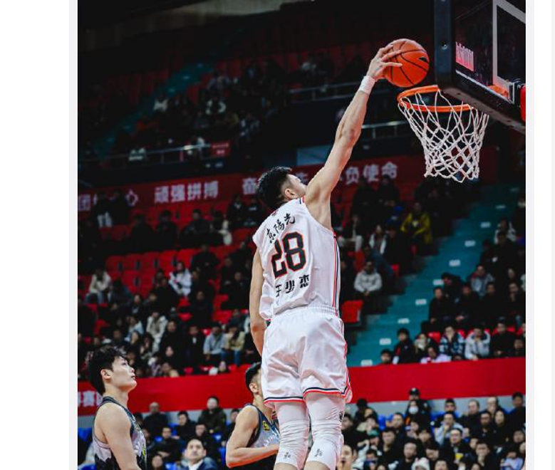 吉林队成为本场最大亮点，CBA季后赛瞬间破防，失误