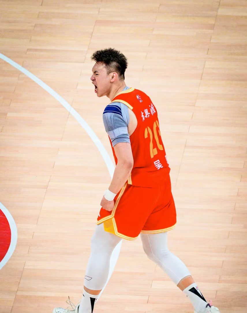 九游娱乐投注-包含英勇无私，篮球场上的精神表现让人动容的词条