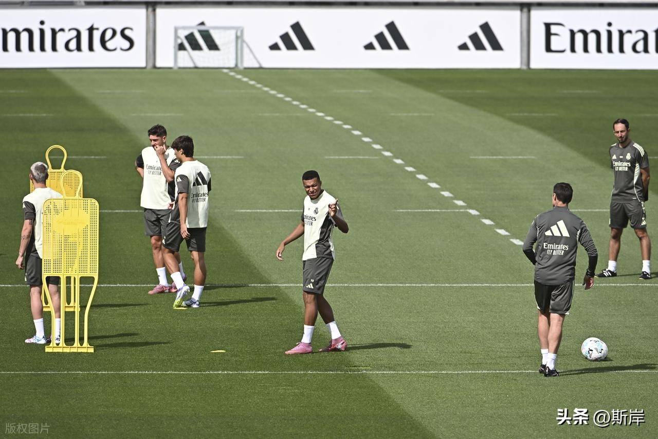 包含马洛卡逆袭战平皇家社会，意外收获分的词条