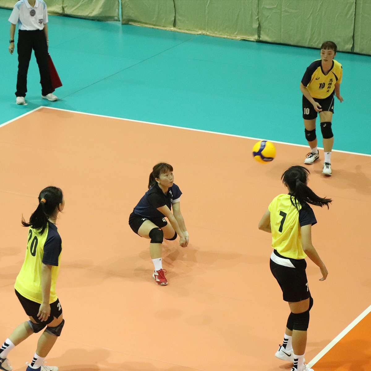 精彩绝伦的比赛，球员们为荣誉拚全力