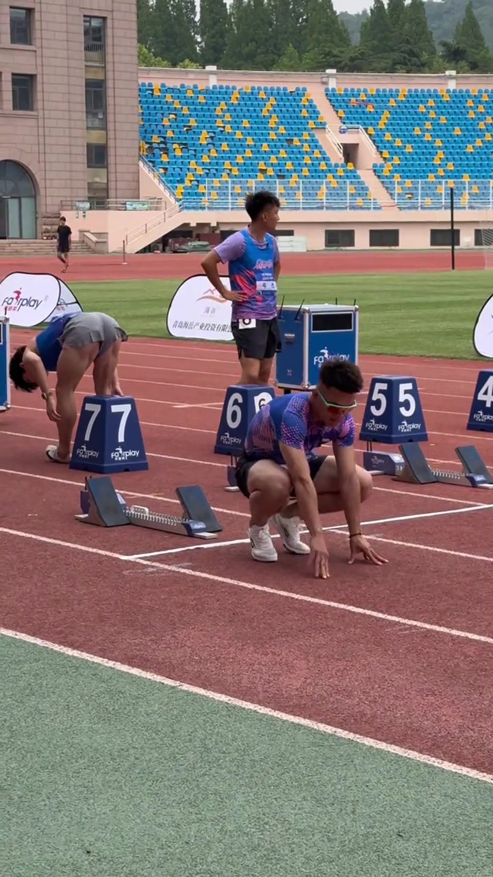 精彩绝伦的比赛，球员们为荣誉拚全力