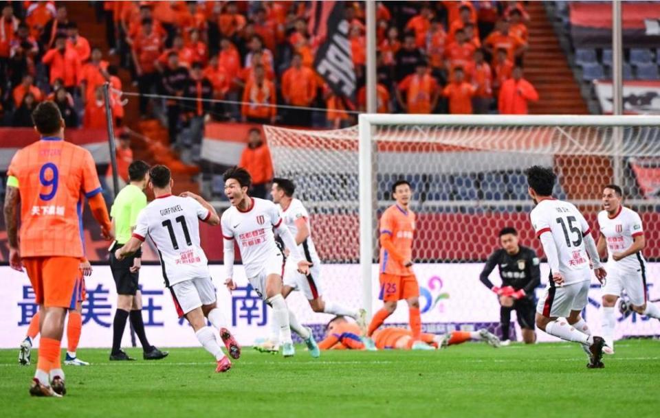 九游娱乐培训-成都凤凰冲刺国际足球赛，展示实力的简单介绍