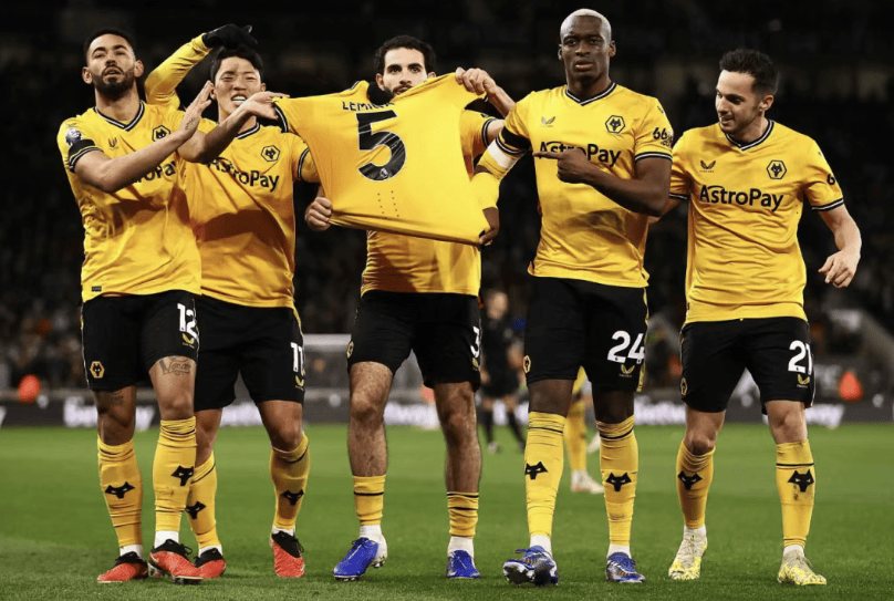 包含狼队主场获胜，锁定保级形势的词条