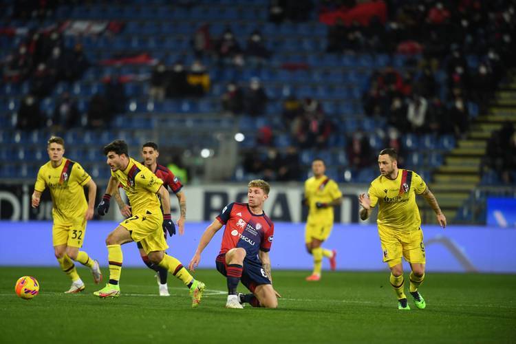 那不勒斯主场大胜帕尔玛，保持欧冠席位的简单介绍