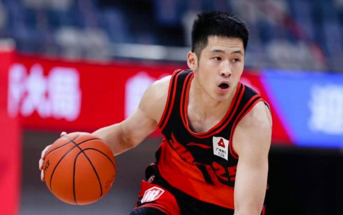 九游娱乐新闻-上海男篮主场失利,积分榜下滑至第八的简单介绍