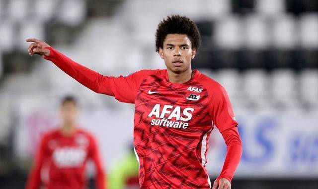 安德莱赫特主教练指导球员技术，力求提高的简单介绍