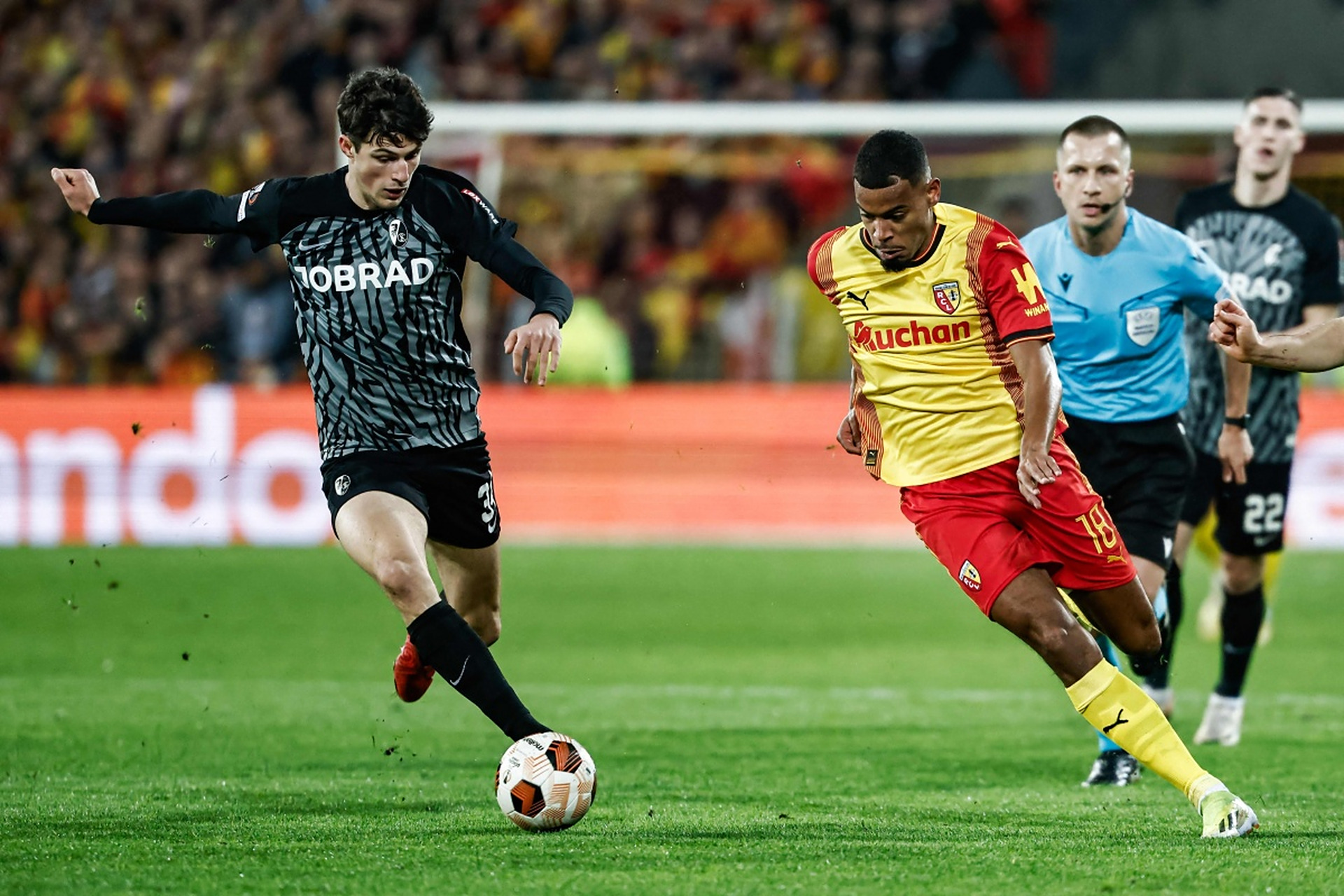 包含弗赖堡连败掉队，陷入保级漩涡！的词条