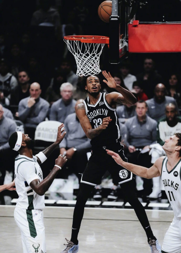 雄鹿客场击败国王，字母哥砍下31分的简单介绍