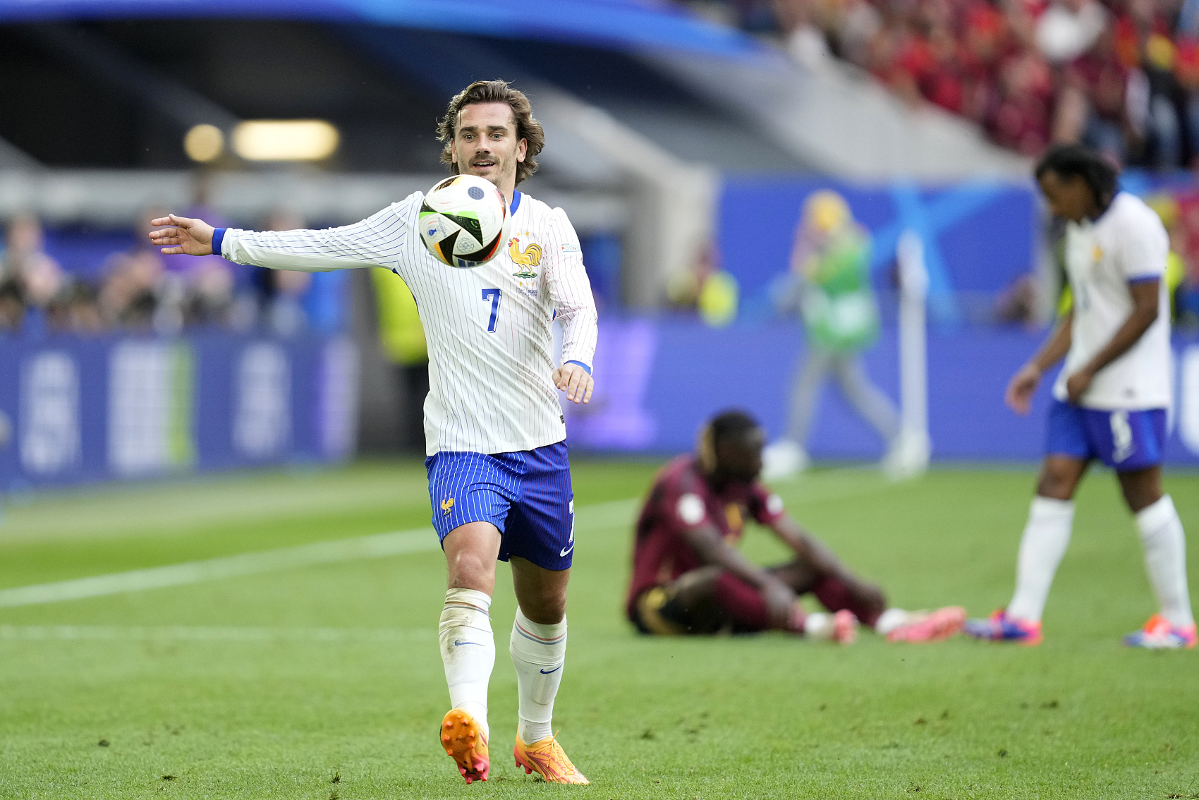 比利时大胜丹麦轻松晋级欧洲国家杯八强 比利时大胜丹麦轻松晋级欧洲国家杯八强